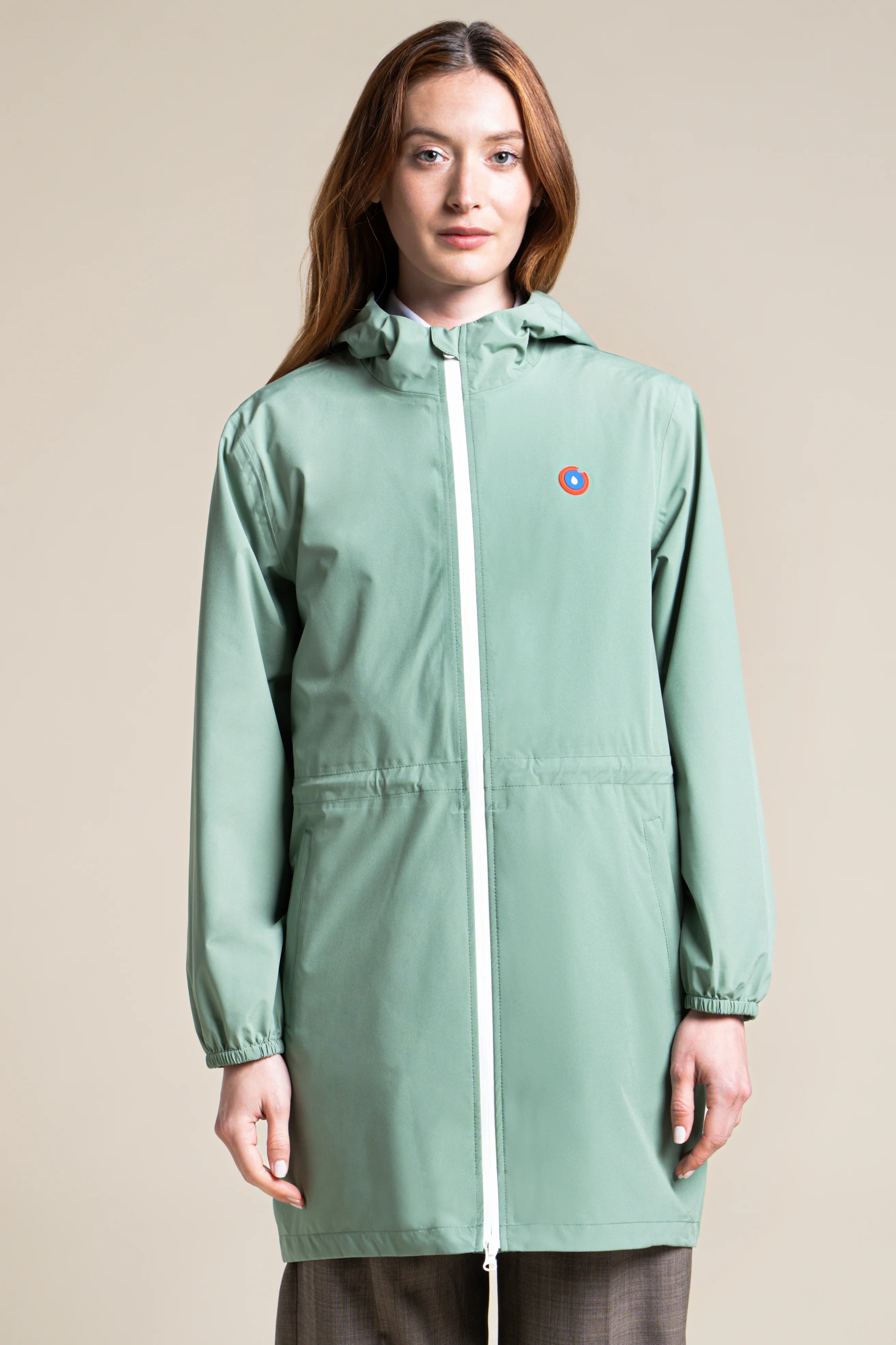 Amelot Couleur - Imperméable long - Flotte couleur vert sauge #couleur_vert-sauge
