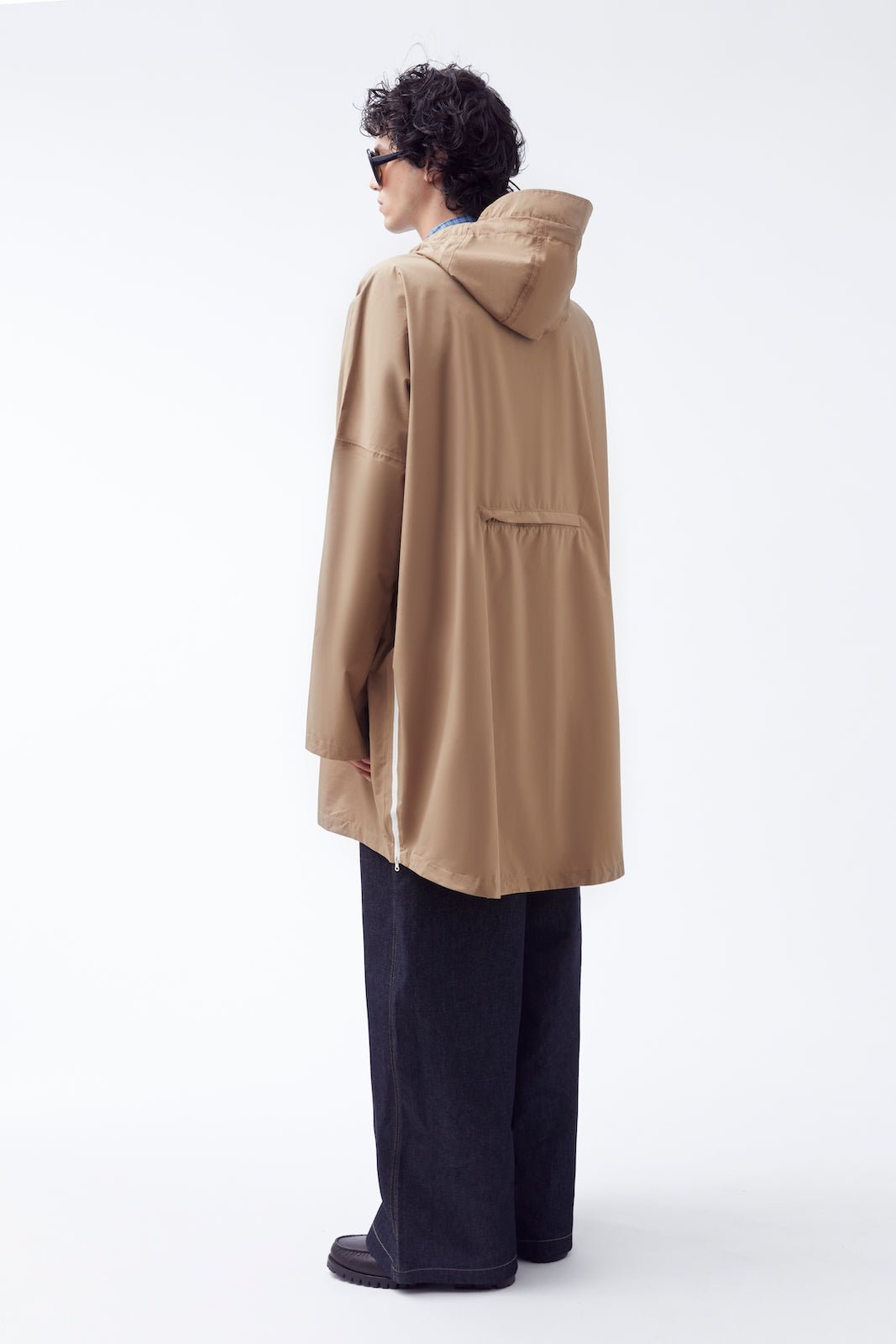 Liberté - Cape de pluie - Veste coupe-vent modulable en sac - Flotte  #couleur_sahara