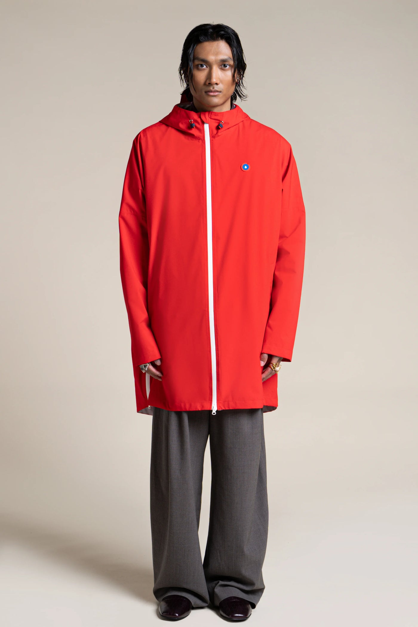 Liberté - Cape de pluie - Veste coupe-vent modulable en sac - Flotte #couleur_rouge