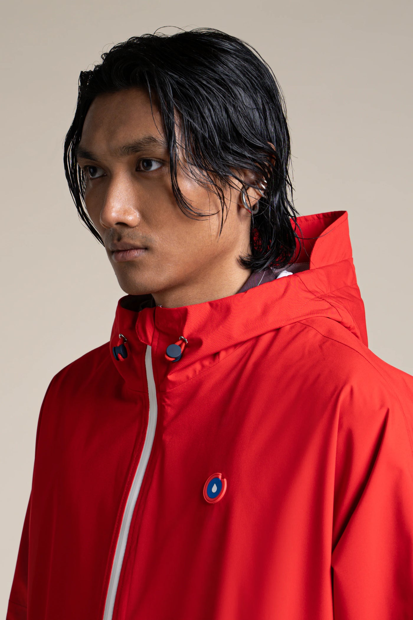 Liberté - Cape de pluie - Veste coupe-vent modulable en sac - Flotte #couleur_rouge