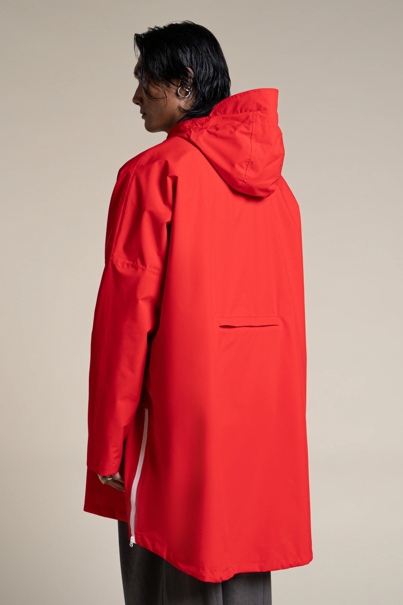 Liberté - Cape de pluie - Veste coupe-vent modulable en sac - Flotte #couleur_rouge