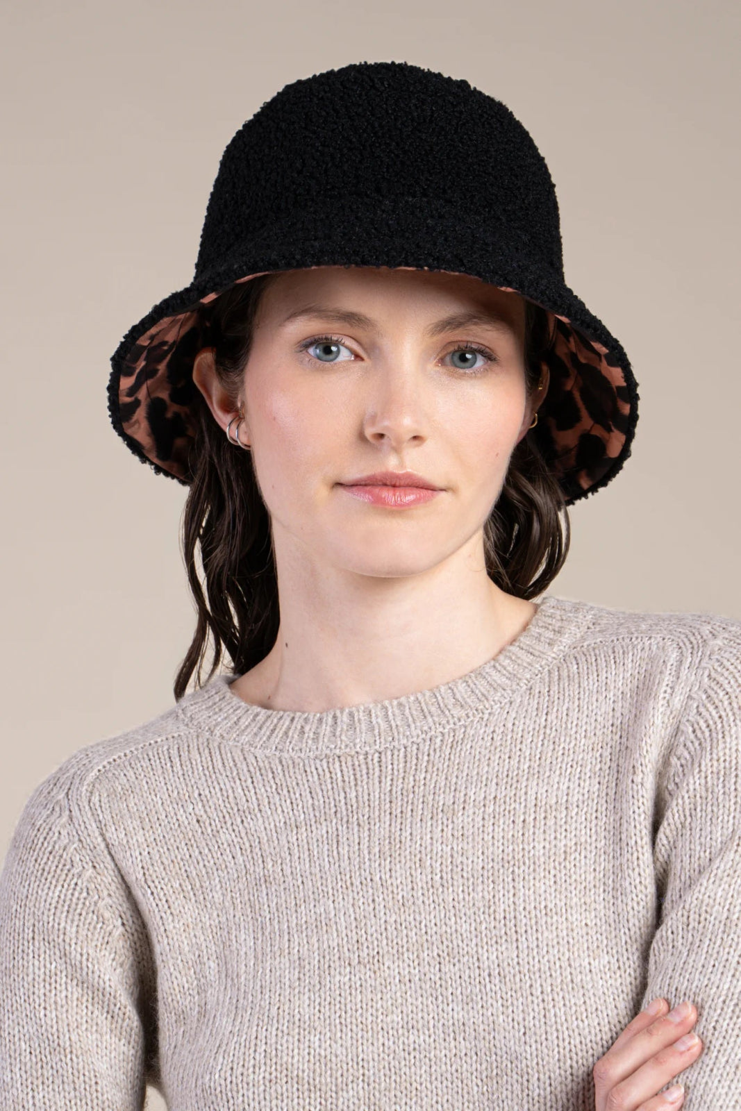 Chapeaux d'hiver tricotés, doublés en polaire pour femme avec pompon Chapeaux d'hiver tricotés, doublés en polaire pour femme avec pompon