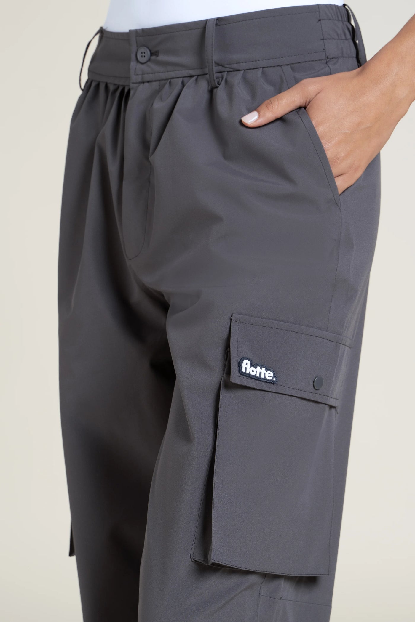 Pantalon imperméable Gambetta cargo multipoches couleur anthracite #couleur_anthracite
